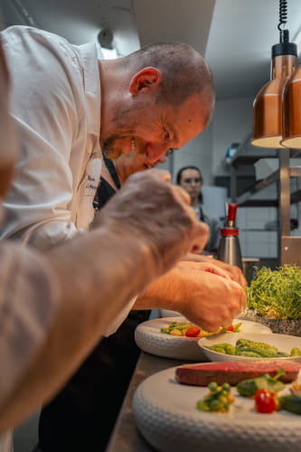 Cours de cuisine à la Botte d'asperges - Dressage de l'assiette ©Loan Naze-ADT41